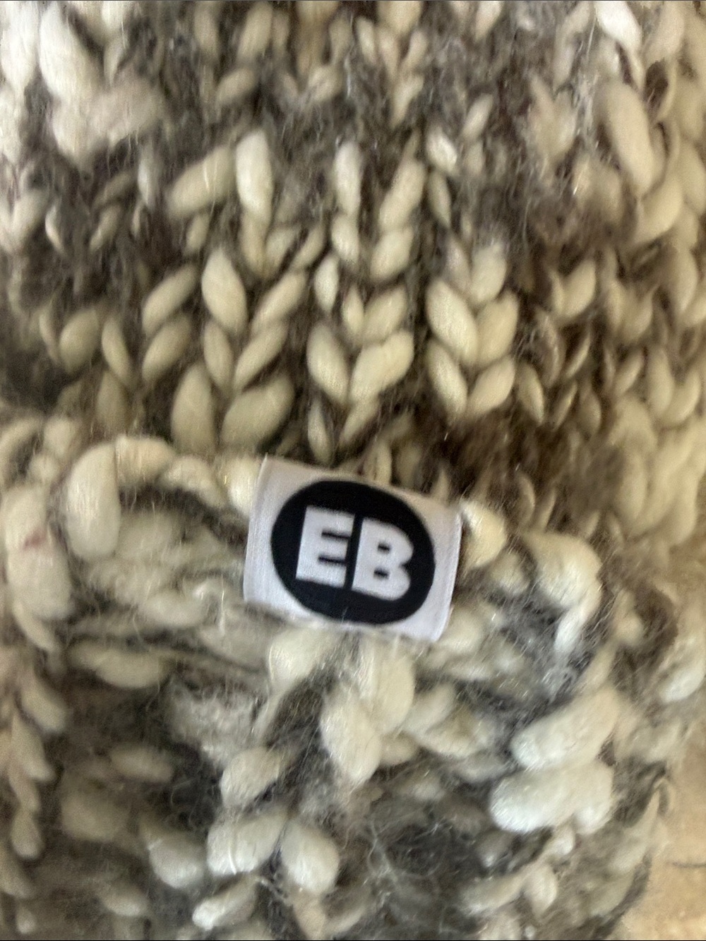 EDDIE BAUER ladies winter cap NWOT one size, gray, and white super soft and warm - Picture 6 of 7